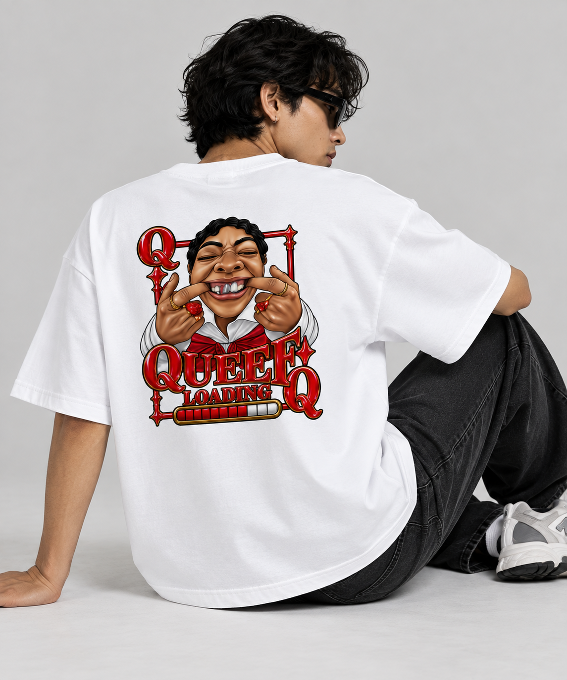 QUEEF LOADING Oversized White T-Shirt | NEVERSEEN